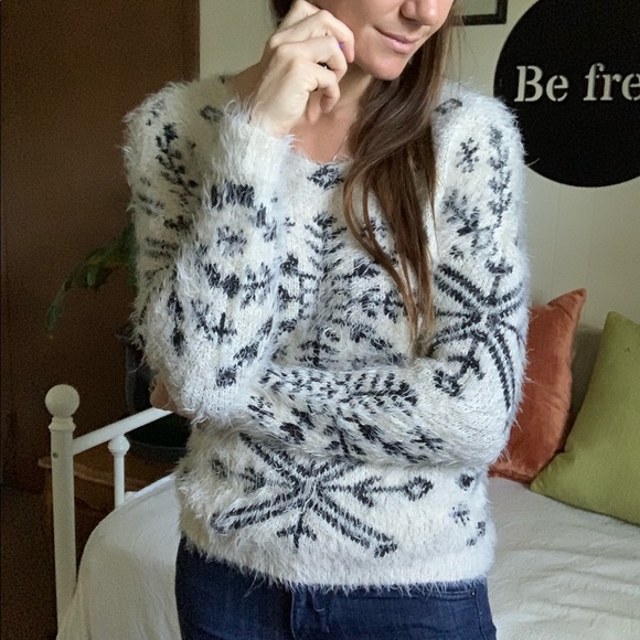 💛 SO SOFT* Cream and black snowflake knit sweater - Picture 9 of 15